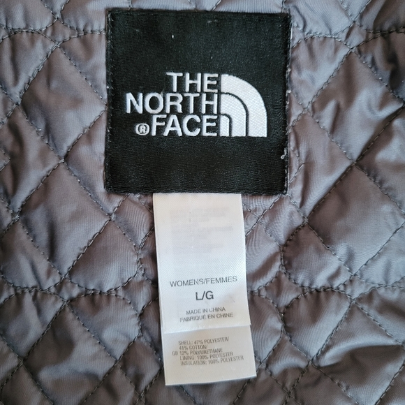 The North Face Off White Short Jacket - Picture 9 of 10